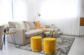 Rialto Residences / pool and gym / Luxury Apartment